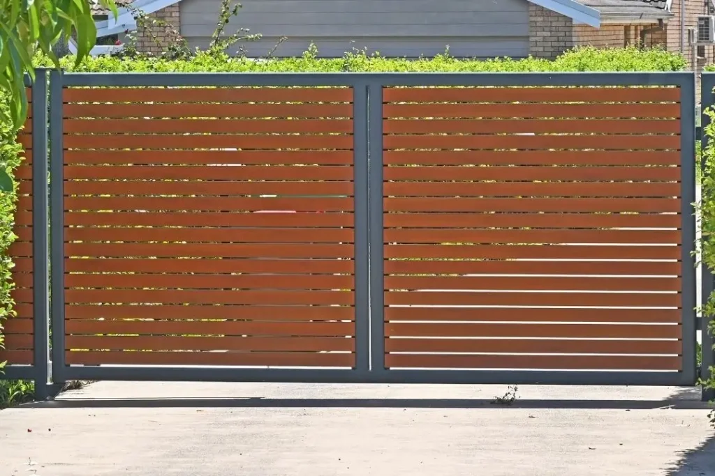 swinging gate